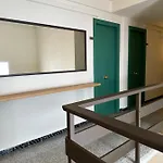 L'illa Hotel *